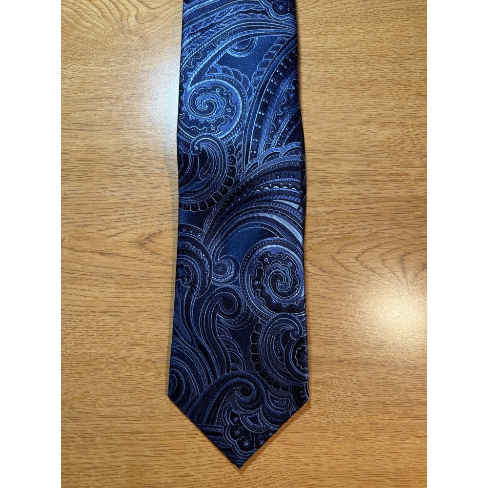 Donald J. Trump Signature Collection Silk Tie Navy Blue Paisley Gold Crest 3.5"